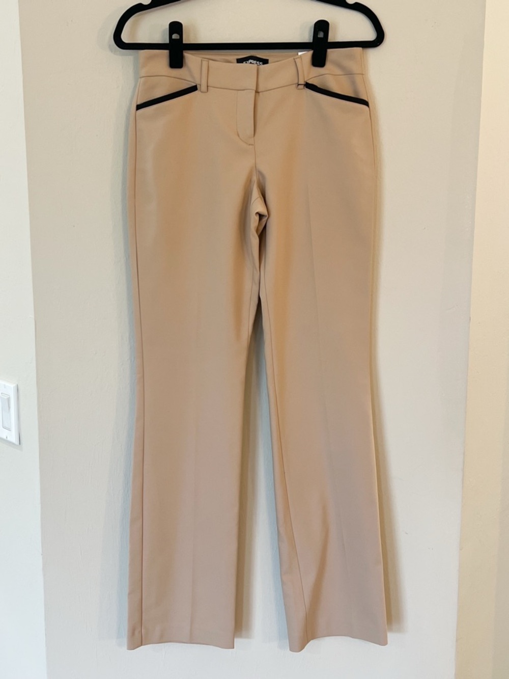 NWT Women’s Express Barley Boot Editor pants, Beige, Size 2R